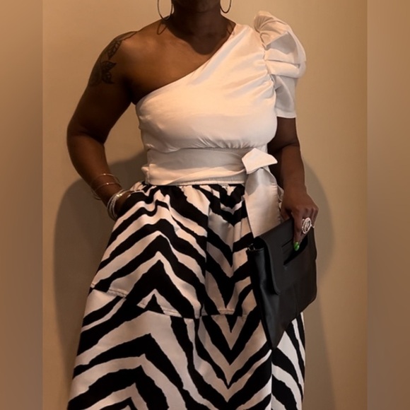 One Shoulder Cropped Top With Puffy Sleeve - Picture 6 of 7